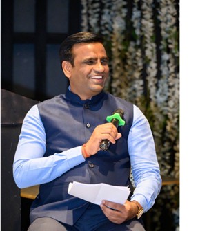 Vinesh Sir Vinesh Yadav, Managing Director and Principal Designer